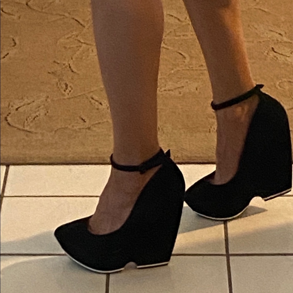 L.A.M.B Havana Wedge Platform Pumps 8 1/2
